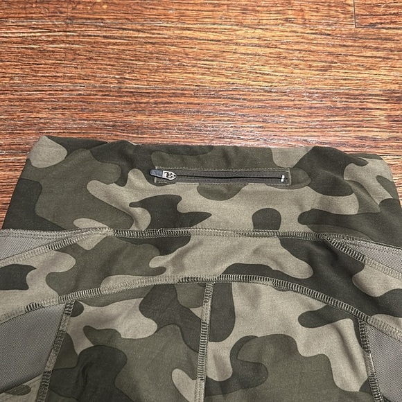 Fabletics Green Camo Leggings - Picture 6 of 6
